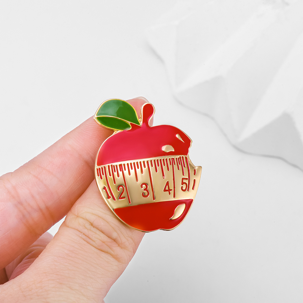 Nutrition Apple Enamel Brooch  - Nutrition Zinc recensione e prezzo